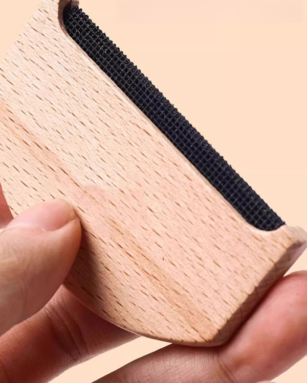 The Beechwood Cashmere Comb, detail 1
