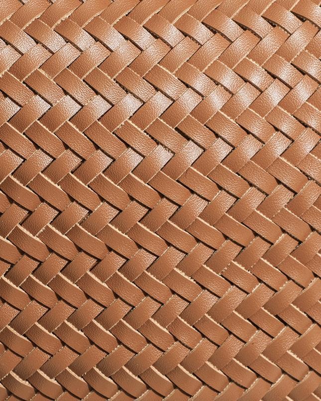 The Cognac Leather Tote detail