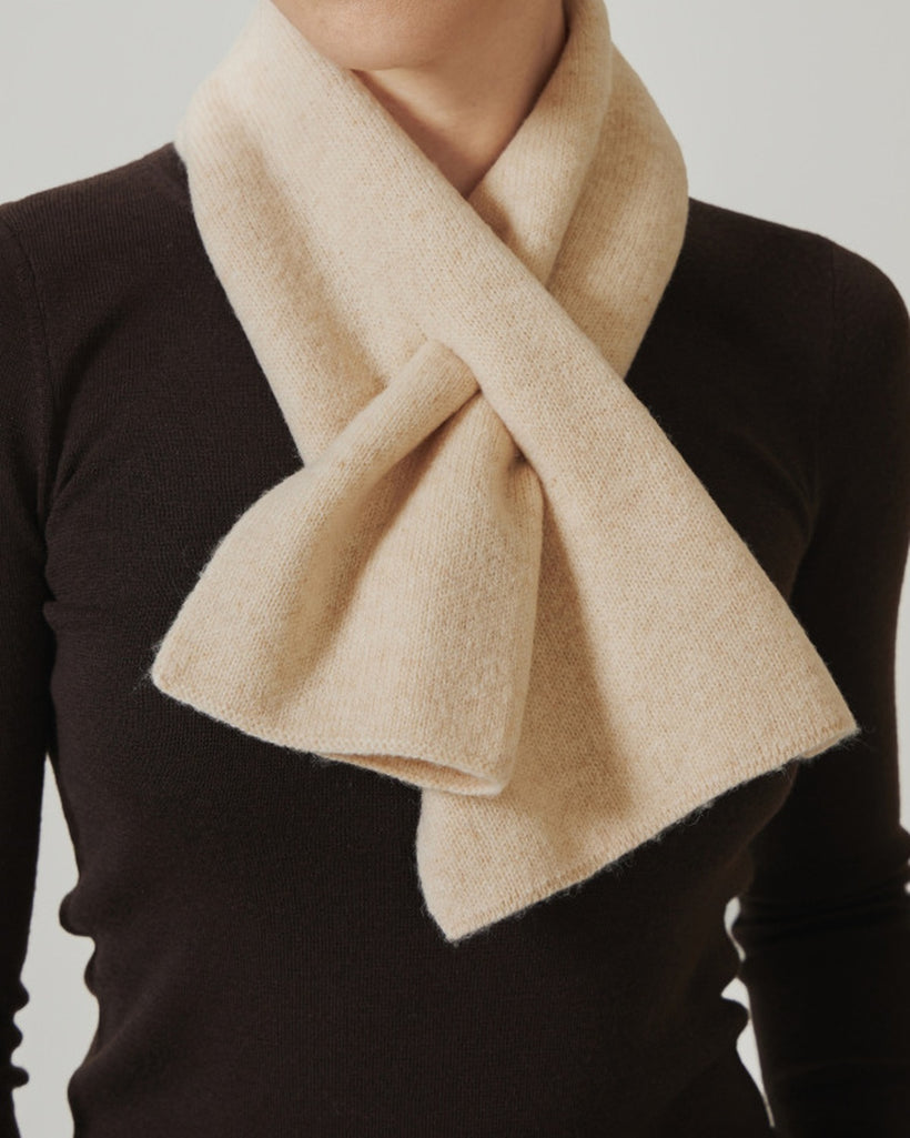 The 100% Wool Commuter Collar worn