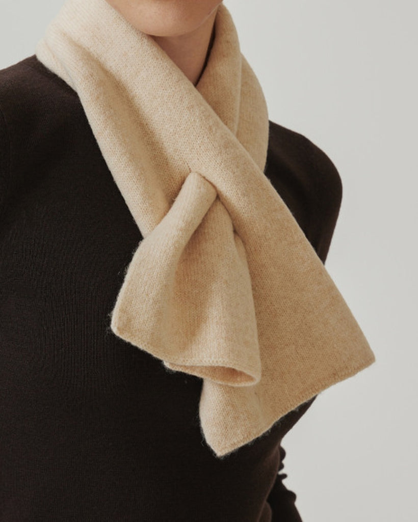 The 100% Wool Commuter Collar worn