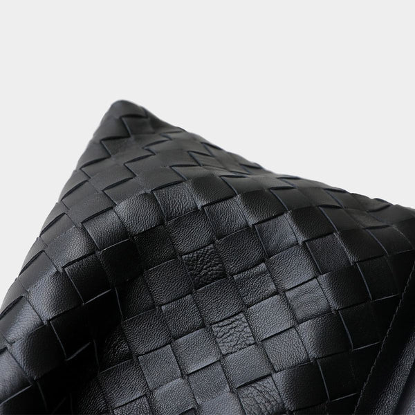 Wildfool The Assisi Chain Pouch, the weave