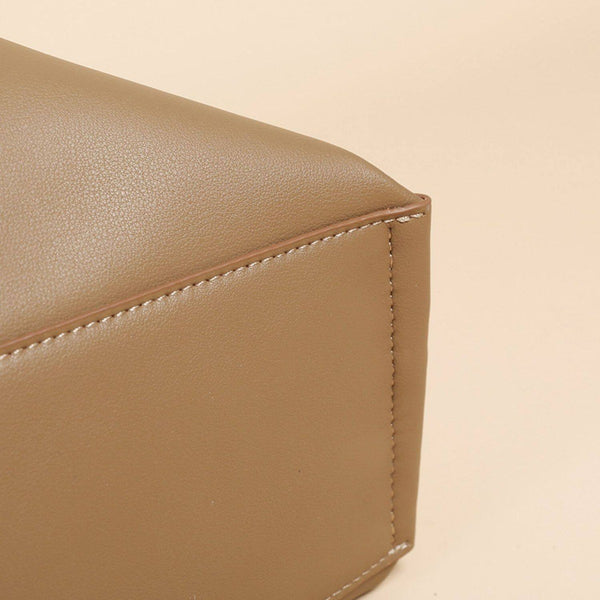 The Como Slouch Tote — Base corner