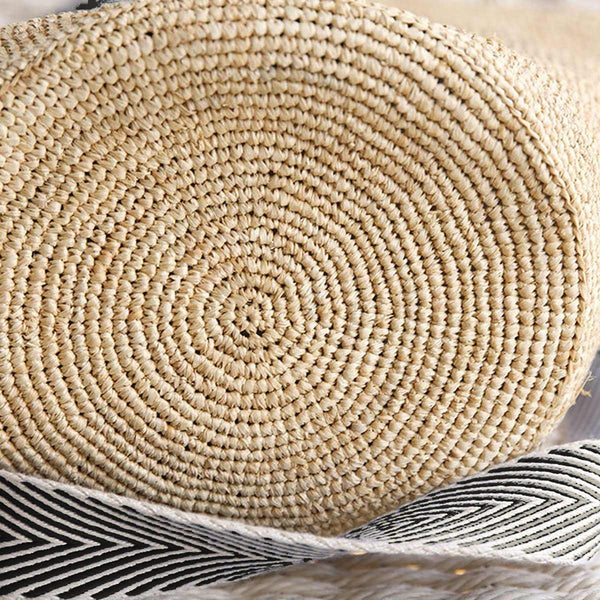 The Taormina Raffia Tote — Spiral base