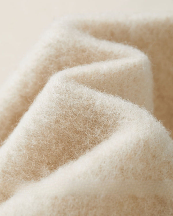 The Brushed Lambswool Long-Scarf detail