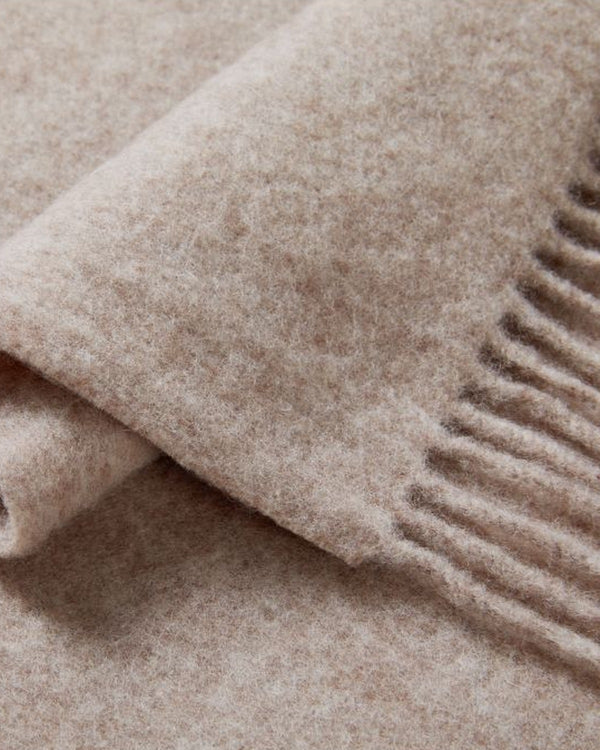 The Brushed Lambswool Long-Scarf detail