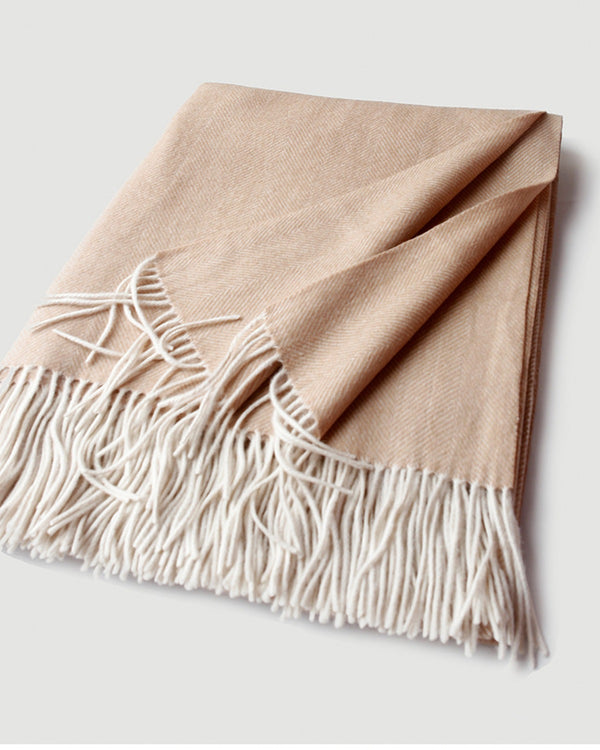 The Herringbone Cashmere-Blend Throw, detail 1