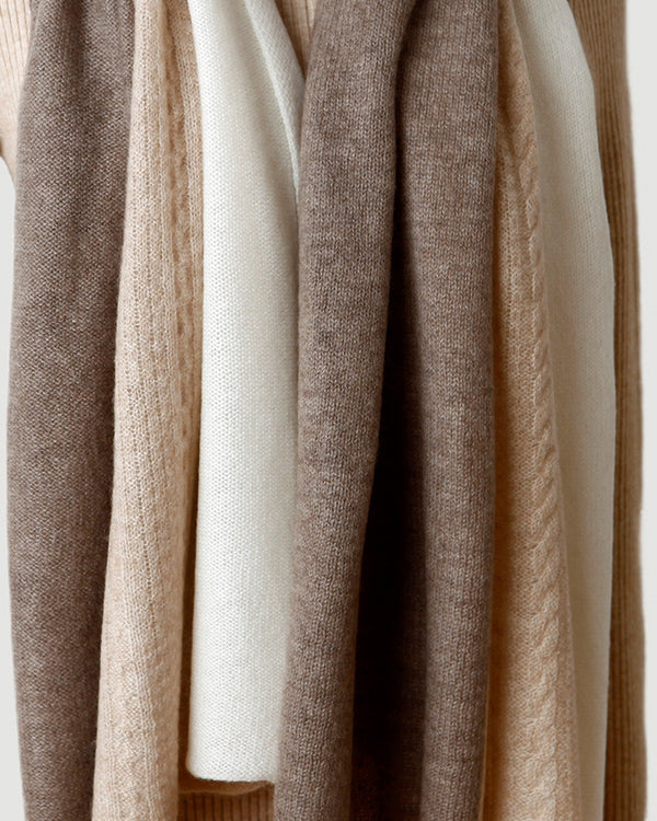 The Undyed Cable-Knit Cashmere Shawl, detail 1