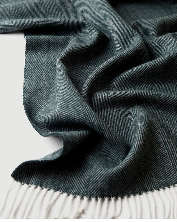 The Herringbone Cashmere-Blend Throw, detail 3