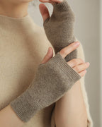 The Cashmere Fingerless Gloves in Raw