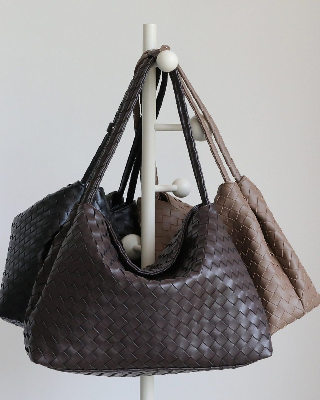 Wildfool The Treviso Woven Hobo, hanging (2)