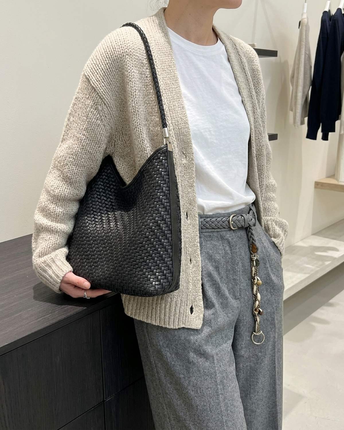 The Woven Leather Shoulder Bag - Black