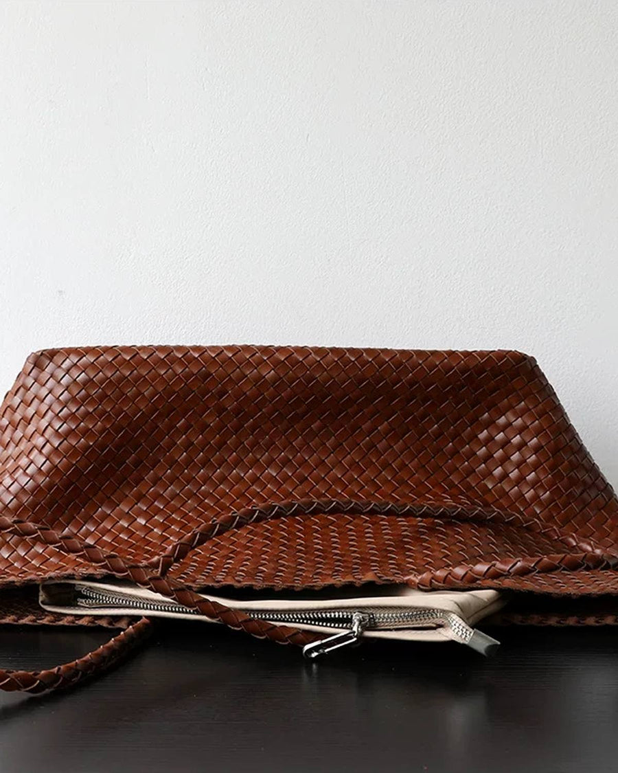 The Olive Leather Tote detail