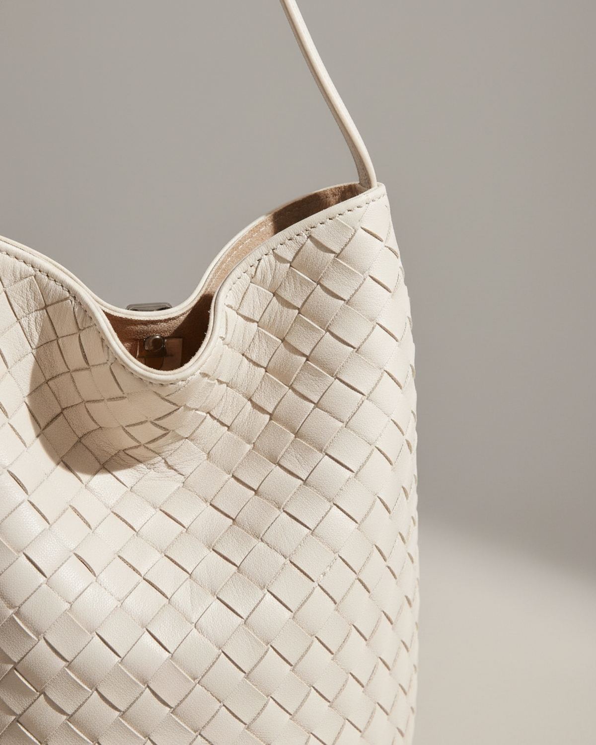 The Cognac Leather Tote - White