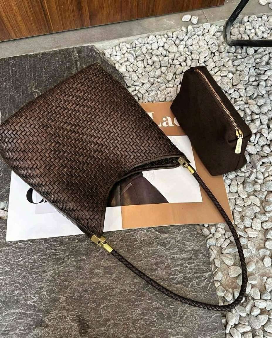 The Woven Leather Shoulder Bag - Espresso