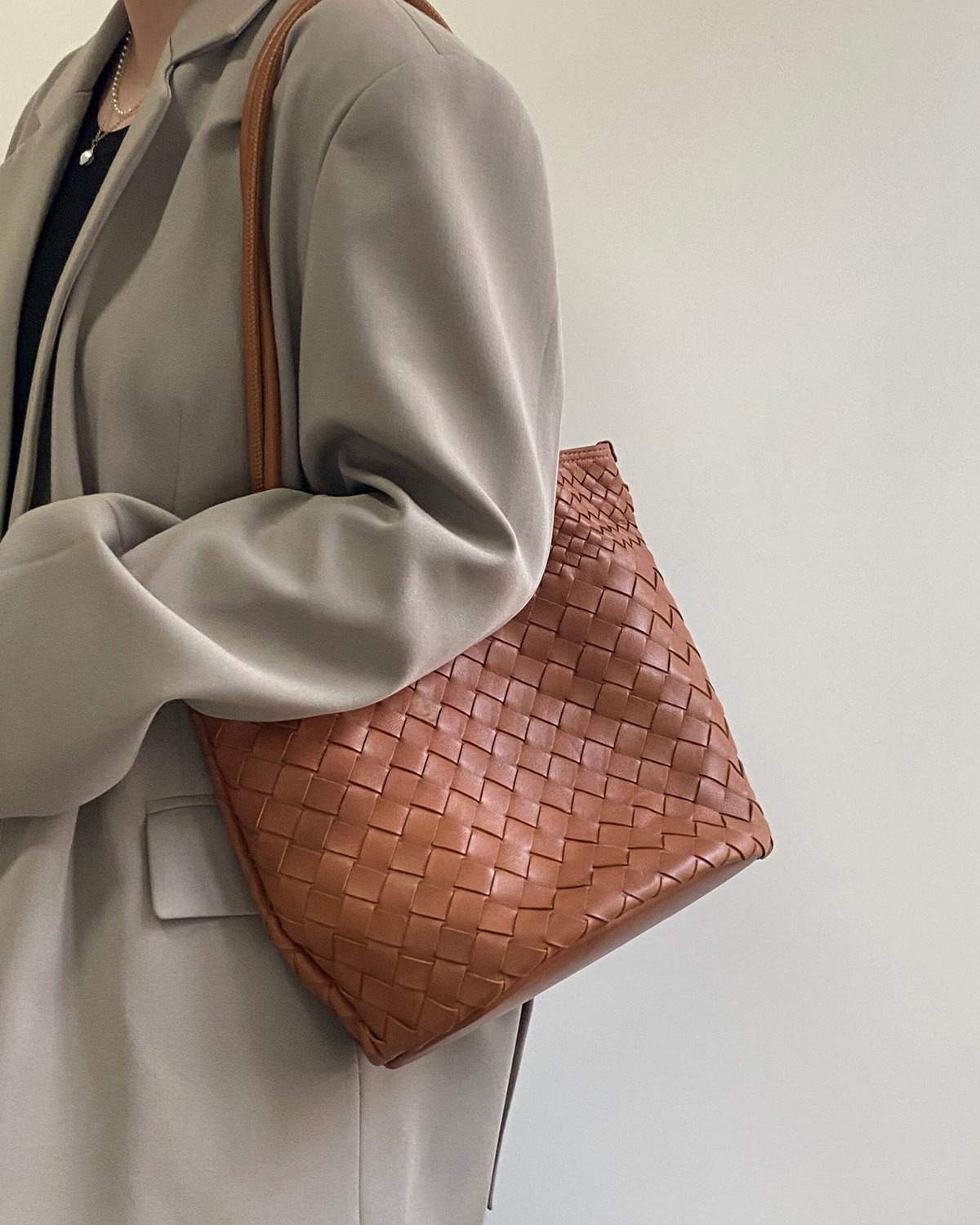 The Verona Woven Bucket