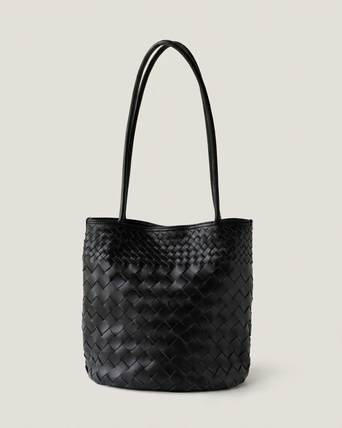 The Verona Woven Bucket — Black