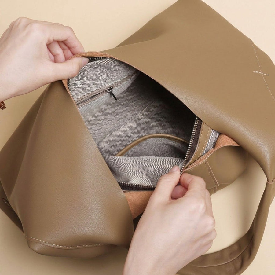 The Como Slouch Tote — Inside