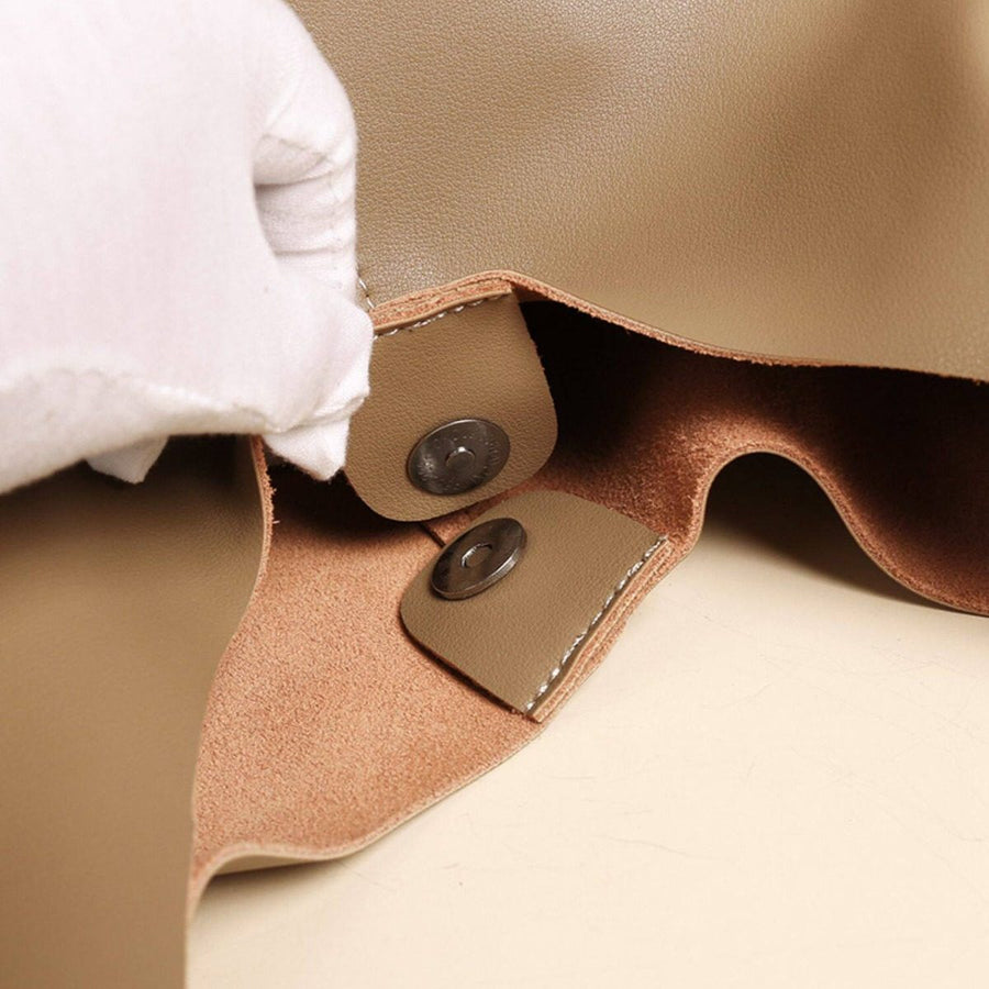 The Como Slouch Tote — The tab