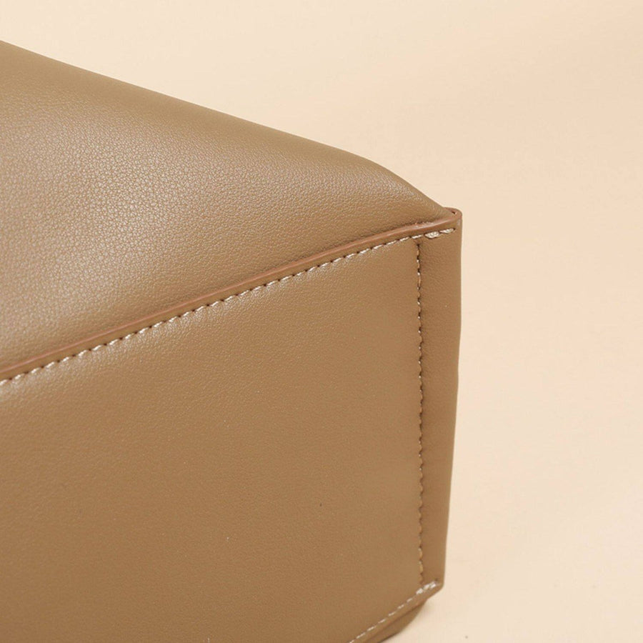The Como Slouch Tote — Base corner