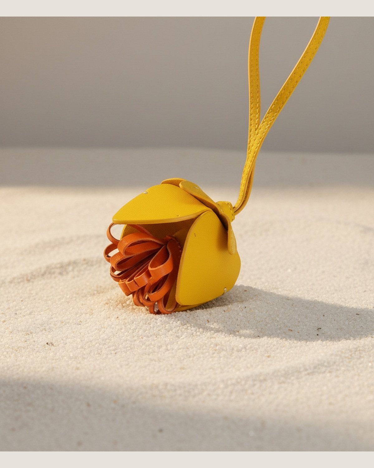 The Tricolor Bloom Charm - Golden
