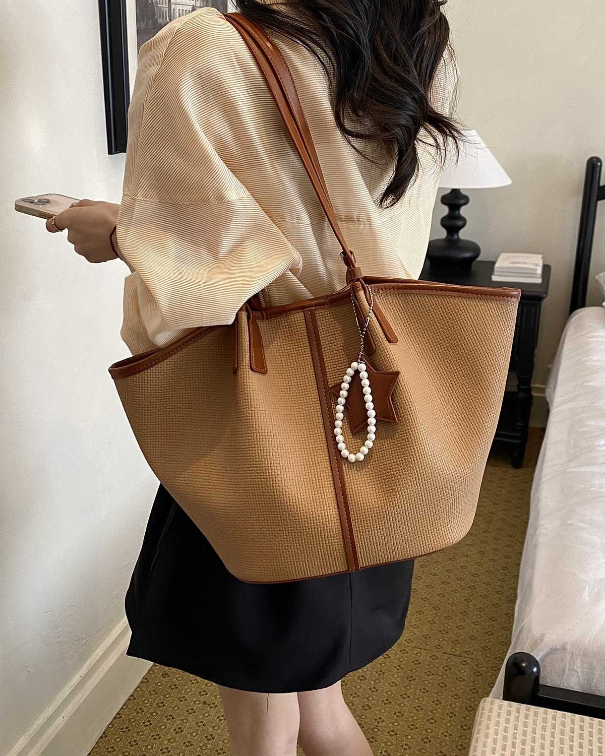 WF26WOVEN014_natural_lifestyle_02
