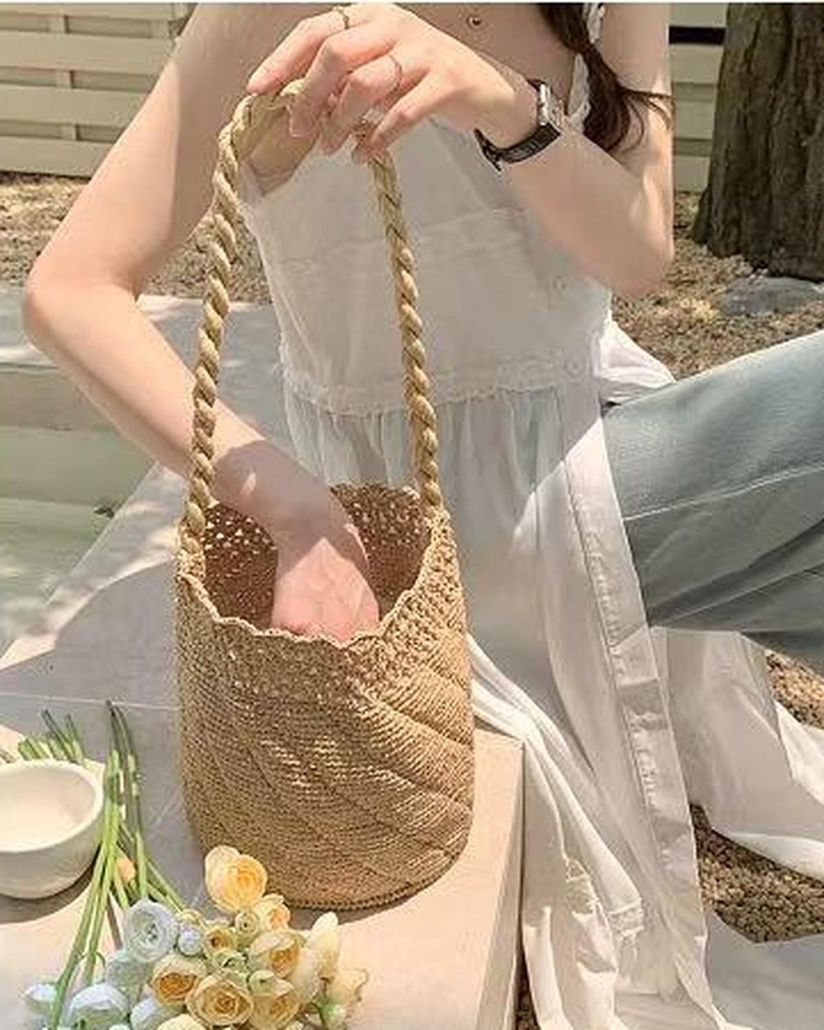 WF26WOVEN016_natural-raffia_lifestyle-pair-right_04