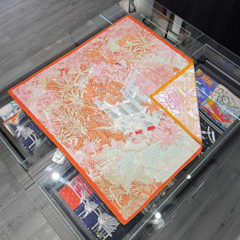 The 88cm Reversible Silk Square — Bloom 913 II