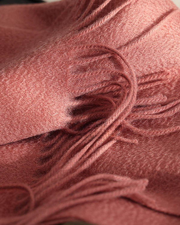 The Dune 100% Cashmere Scarf detail, twisted fringe