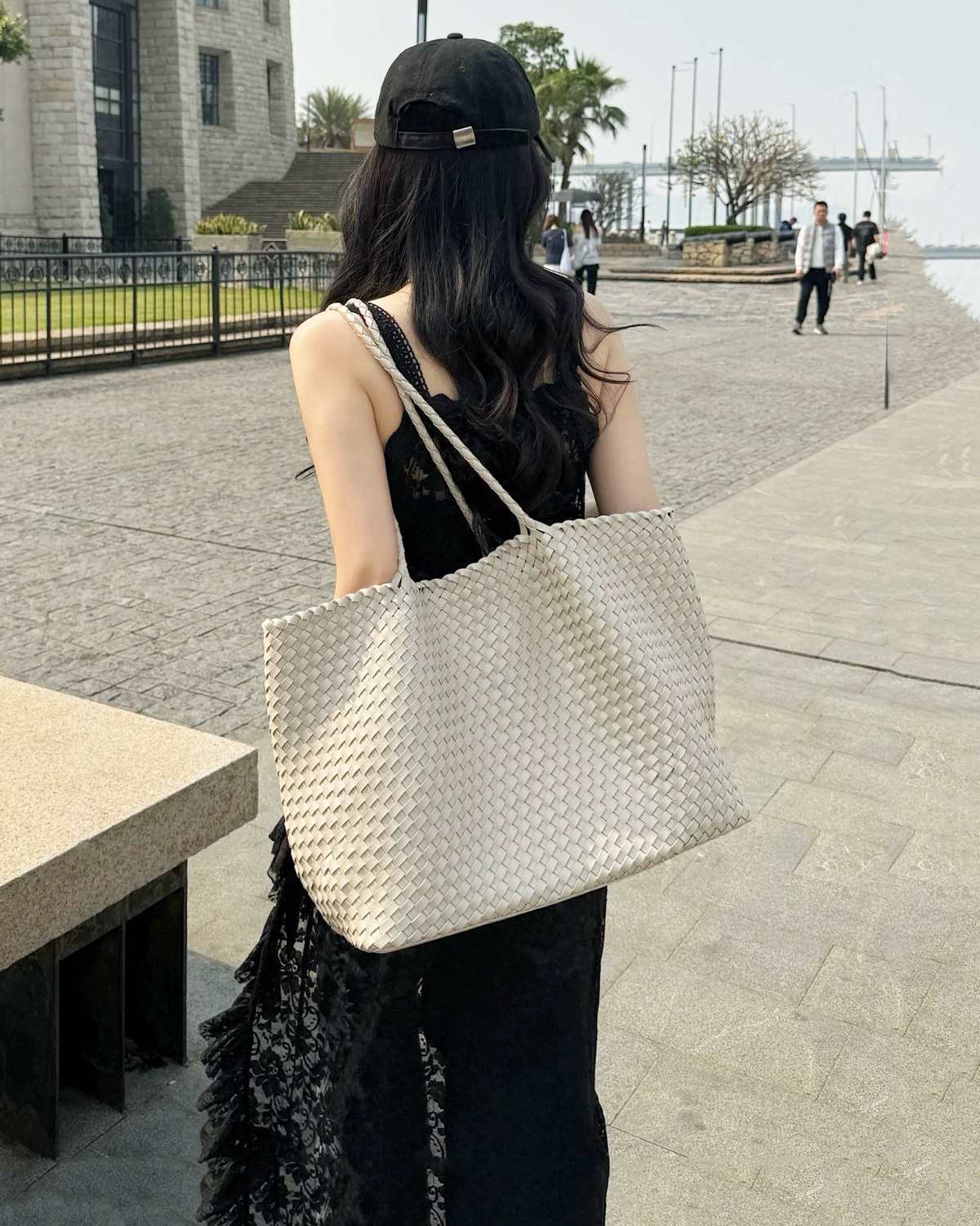 The Olive Leather Tote - Off-White