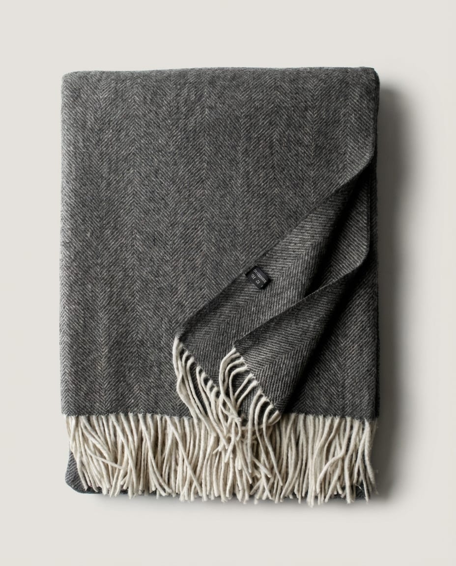 Wildfool Herringbone Cashmere-Blend Throw in Charcoal Grey - Zoom View - Herringbone Weave, 800g Soft-Touch Sanctuary