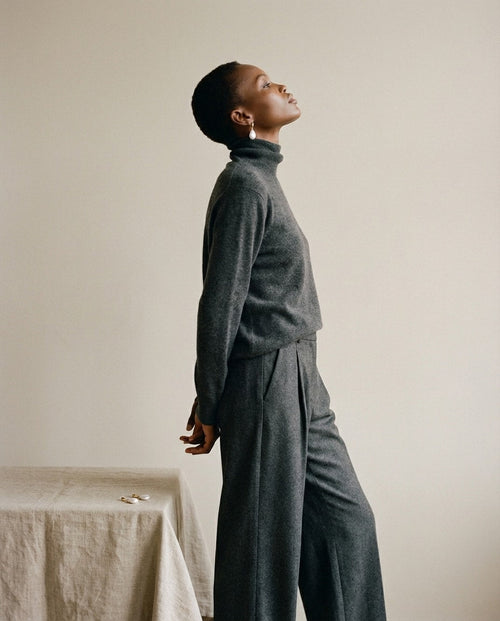 WF26OBJE008 - White Pearl - The 14K Gold - Filled Pearl Huggie