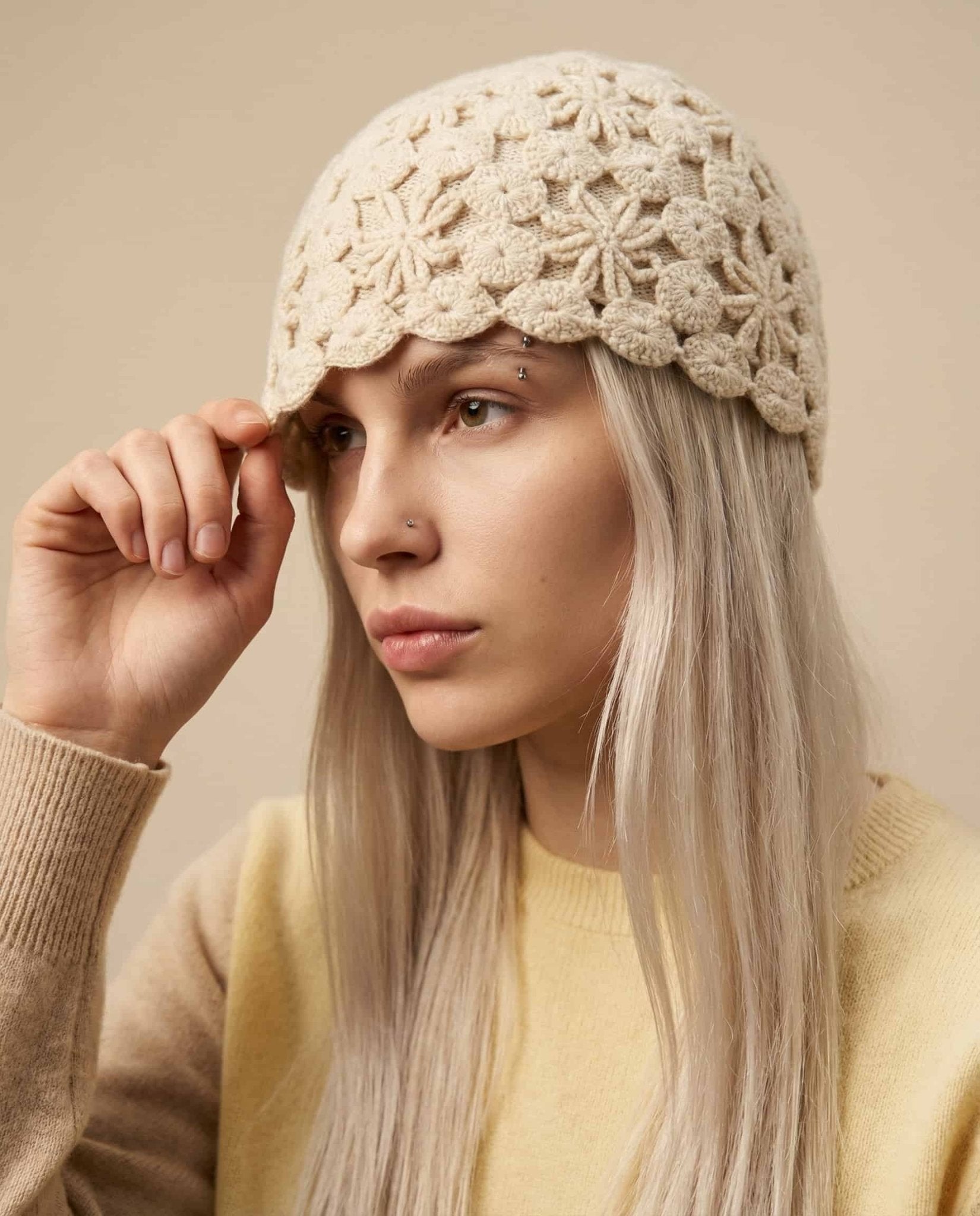 WF26SHIE007-BE - Parchment - The Hand - Crochet Cashmere Cloche