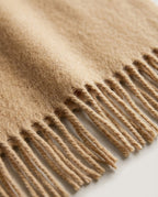 Macro of the yarn showing individual fibers lifted by the brushing process